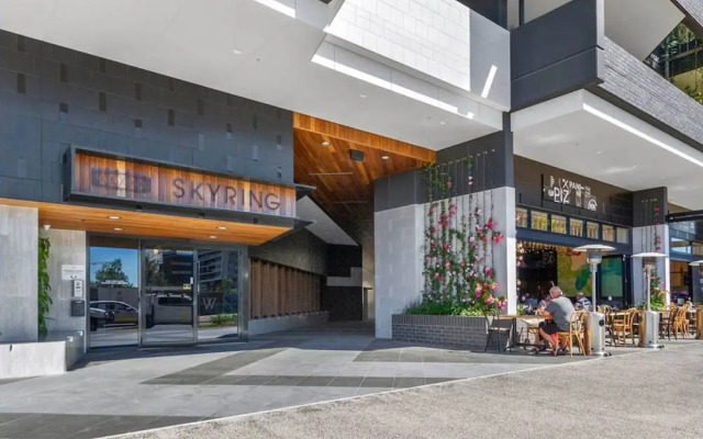 Modern 2 Bedroom Apartment In Fabulous Location