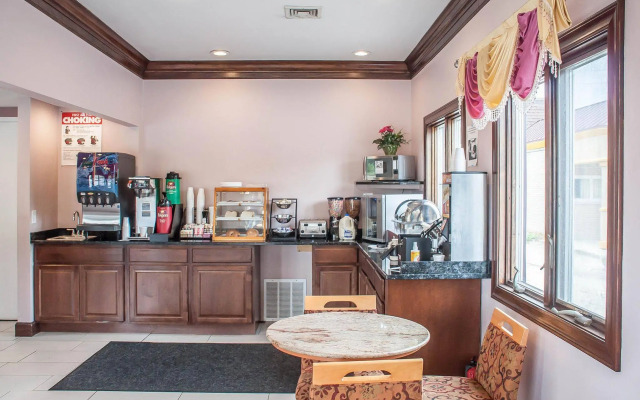 Amherst Inn & Suites