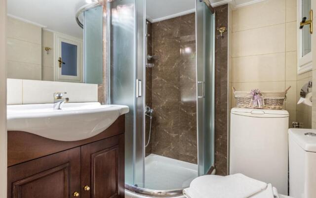 Chic flat in Kolonaki next to American Embassy