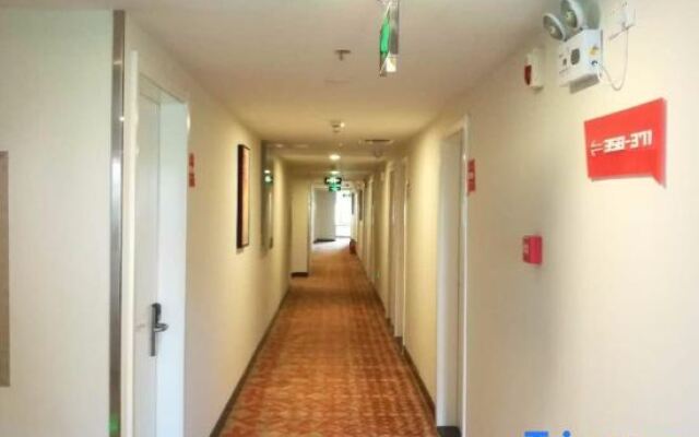 Pai Hotel (Beijing South Railway Station You'anmen)