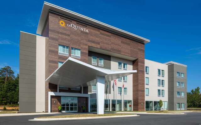 La Quinta Inn & Suites by Wyndham Greensboro Arpt High Point