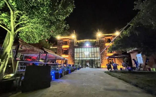 Danba Countryside Mountain Resort