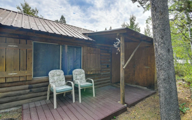 'grandpa's Cabin' ~ 30 Miles to Yellowstone!