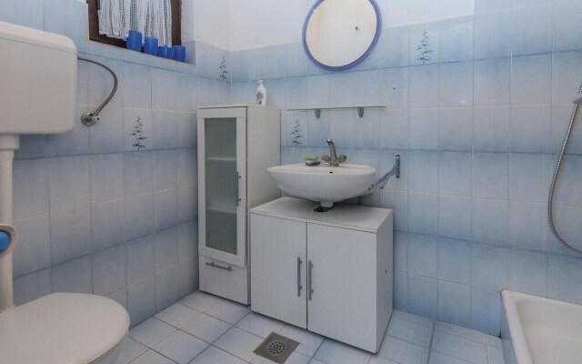 Nice Home in Privlaka With Wifi and 6 Bedrooms