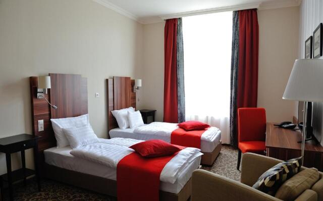 Corner Hotel & Kávéház