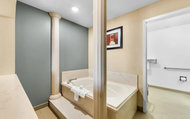 Quality Inn Marshall