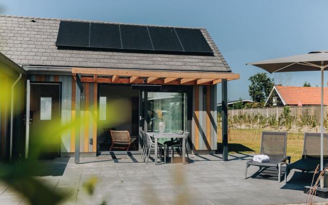 Modern lodge with ir-sauna, 500m from the beach