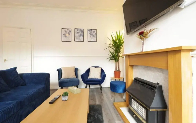 House-sleeps8-parking-garden