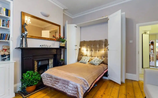 The Clapham Apartment With Private Patio