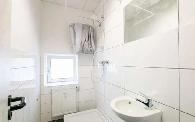 Airport 3 Room Apartment