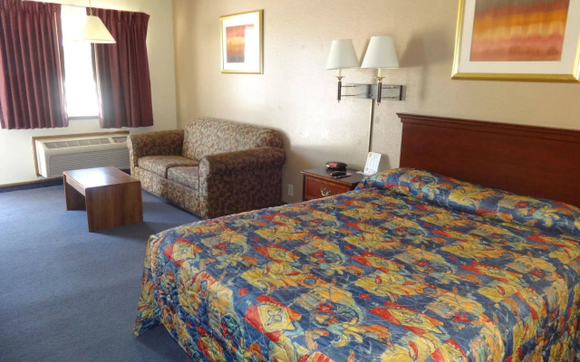 National 9 Inn Garden City