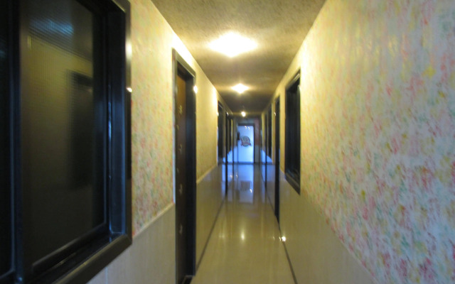 OYO 36061 Om Residency