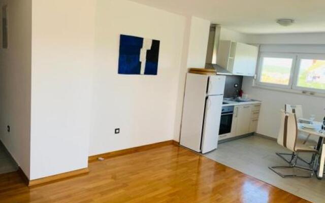 Apartments Nika Sukošan