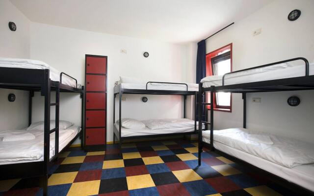 Bud Gett Hostels