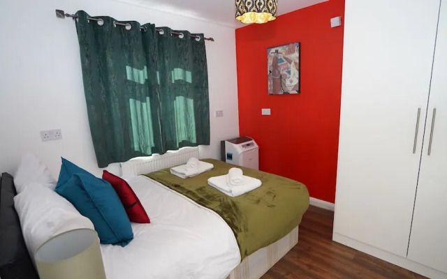 Spacious 3BR House Sleeps 6