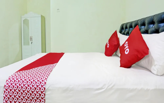 Puri Amalia by OYO Rooms