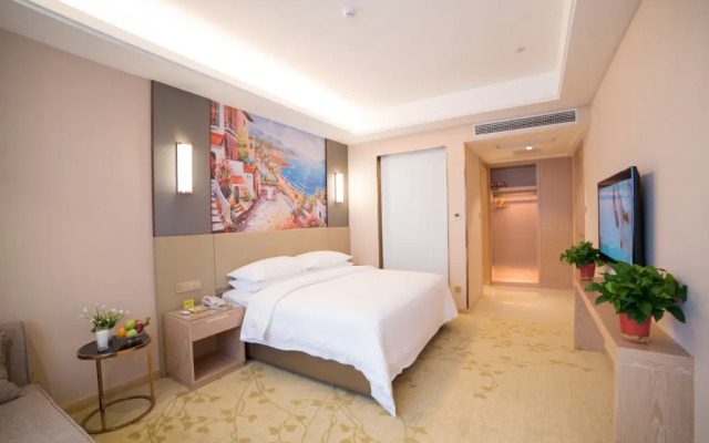 Vienna International Hotel (Xinyang Railway Station Tianrun Plaza Store)