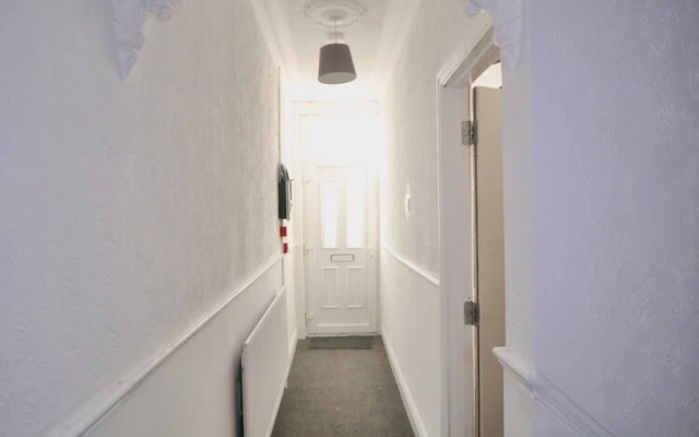 Lovely 6 bed Property Located Within Dudley