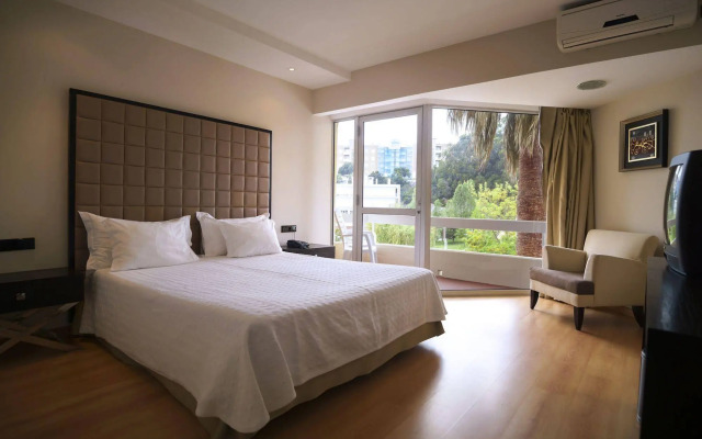 Malibu Foz Hotel - La Maison Younan