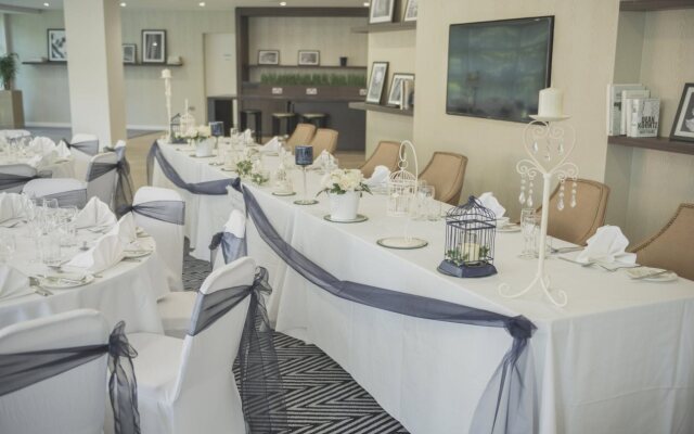 Holiday Inn Express Leigh - Sports Village by IHG