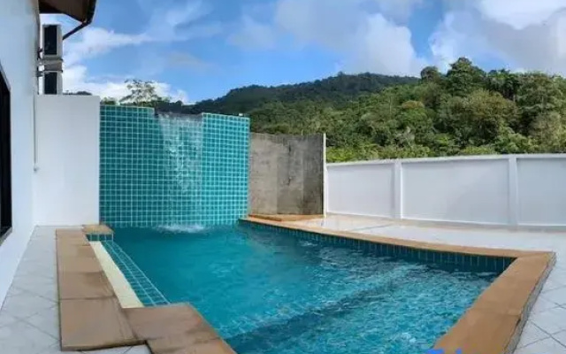 Hillside Studio Vacation Apartment with Pool