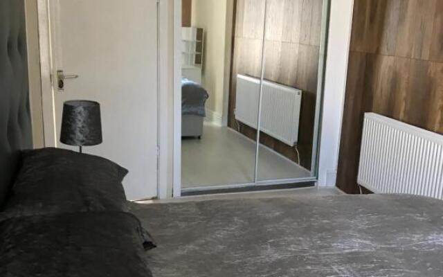 Sandy Pad's Apartments