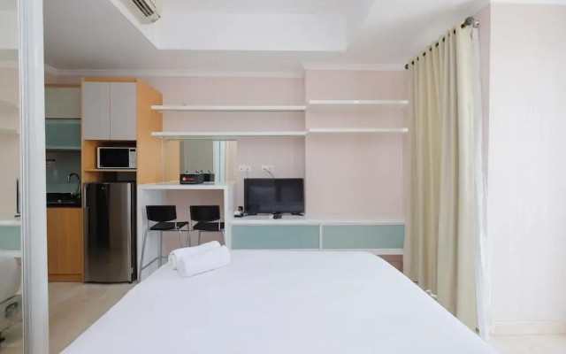 Homey And Comfy Studio Room At Menteng Park Apartment