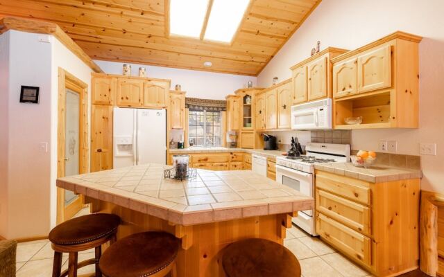 Little Cubs Cabin #1986