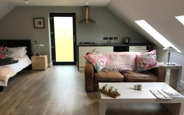 Lakeside Studio 1 Loft Apartment