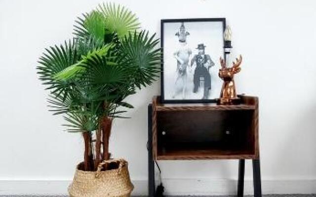 Eclectic seaside 4 bedroom artists residence