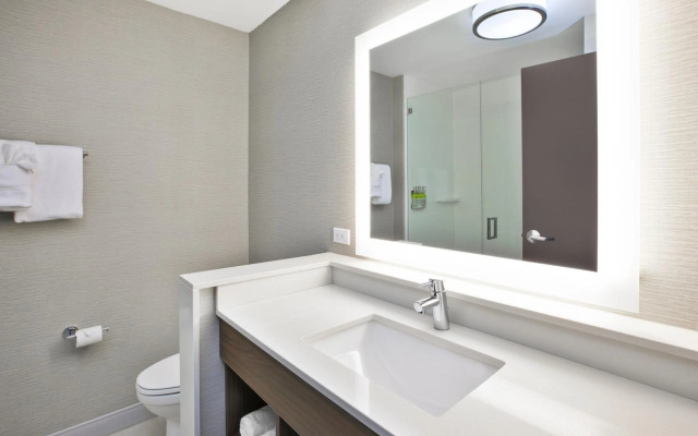 Holiday Inn Express & Suites Okemos - University Area by IHG