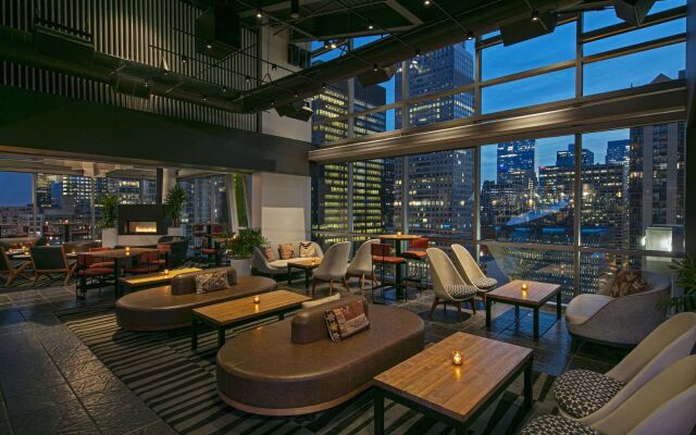 theWit Chicago, a Hilton Hotel