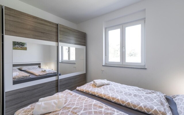 Nice Home in Buje With Wifi and 2 Bedrooms