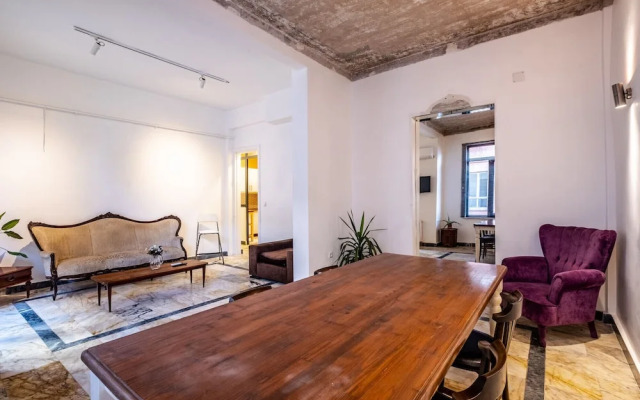 Stylish Flat With Excellent Location in Beyoglu