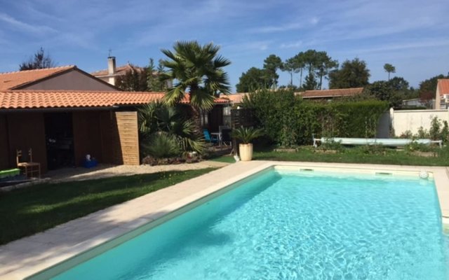 Bungalow With one Bedroom in Gujan-mestras, With Pool Access, Furnishe