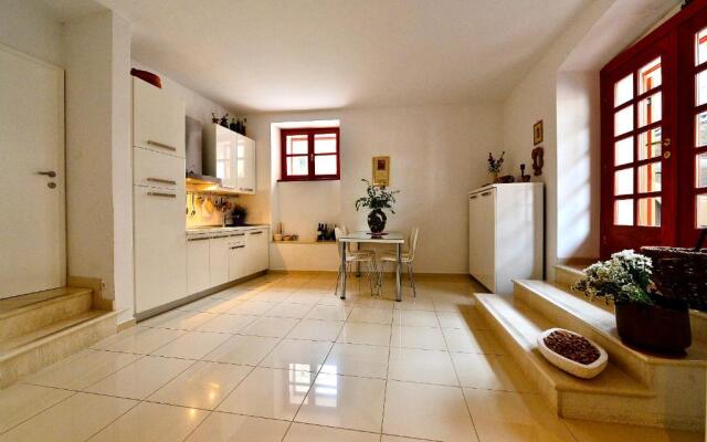 Sunny Bobica Apartments