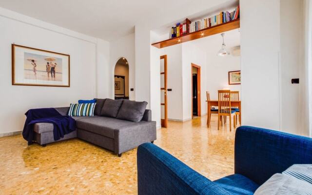 Large Bright Flat 15 Mins From Castel Sant'angelo