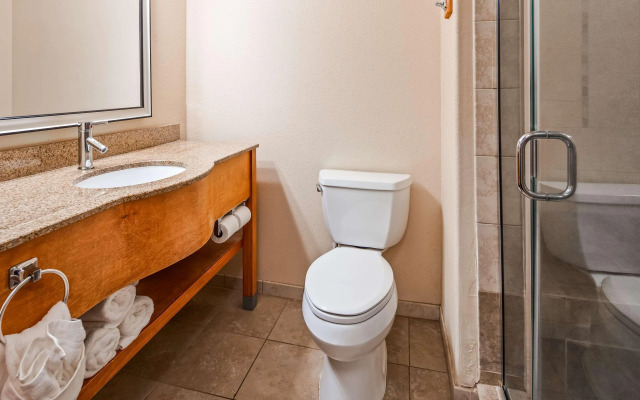 Best Western Plus Rose City Conference Center Inn