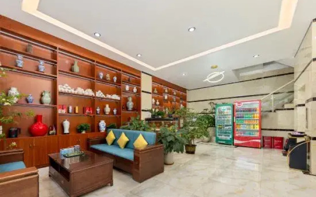 Wenchang New Year Hotel (Wenchang Middle School)