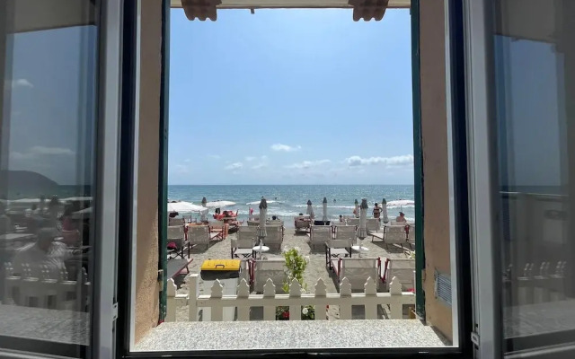 La Casa Sulla Spiaggia - On The Beach