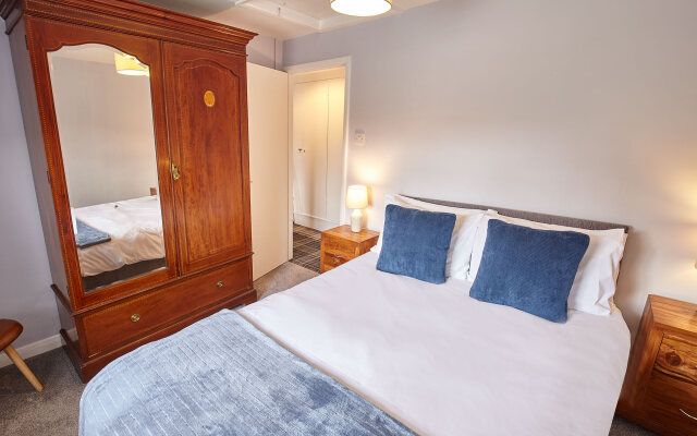 Host Stay Buckingham Square