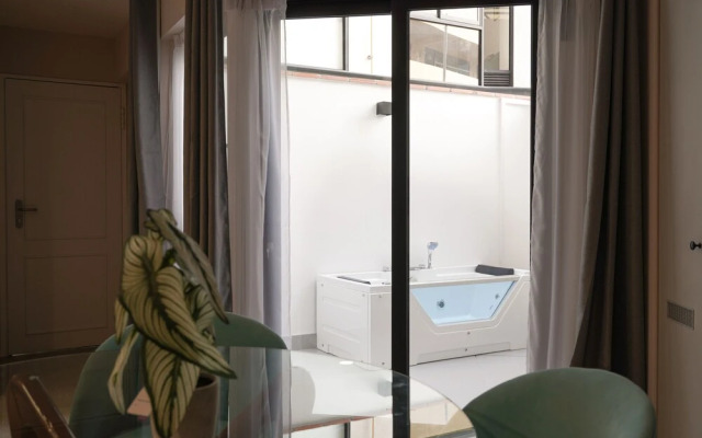 GLOBALSTAY. New Studios with Jacuzzi