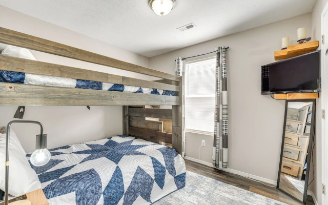 Mtn-view Gem w/ Hot Tub Access: Branson Condo