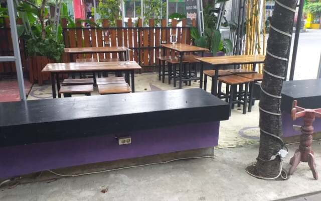 Ungu Nasional 2 Hotel