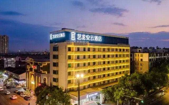 Elong Anyun Hotel (Luoyang Old Town Center Lijingmen Cross Street)