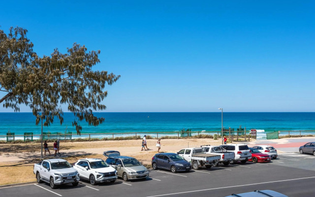 The Waterford on Main Beach
