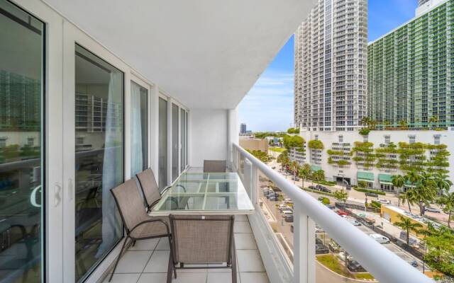 3 Bedroom Condo With Stunning Balcony View