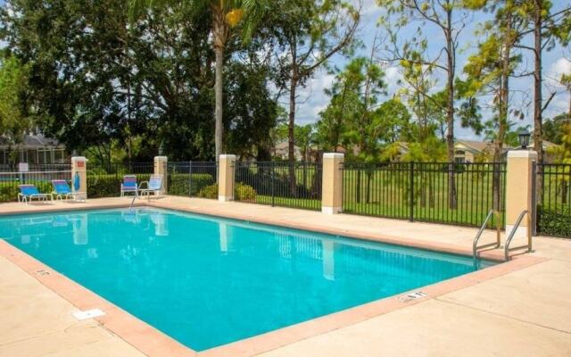 Private Pool In Golf Resort! 4 Bedroom Home by Redawning