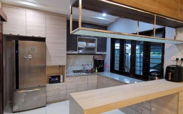 Melaka Private Pool Villa by uBook