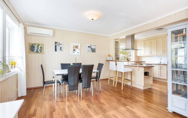 StayPlus 3BR City Apartment With Garden